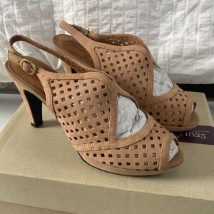 Clark’s Women’s Light Brown Beige Wessex Shay Peep Toe Heel Sz 7